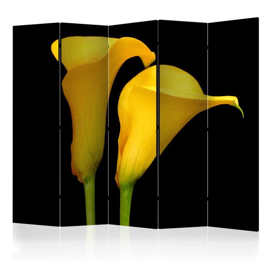 Artgeist Rumsavdelare – Two Yellow Calla Flowers On A Black Background II – 5 Delar
